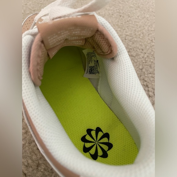 Nike Dunk Low Next Nature women’s size 9 RUN BIG - Picture 3 of 5